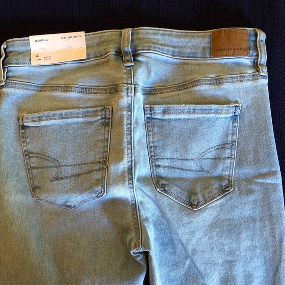 NWT American Eagle Jegging Distressed Jeans Sz 4 (27w) regular low rise stretch - Picture 5 of 9